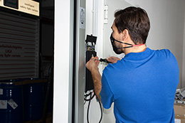 Arbeiten an einer elektronischen Steuerung